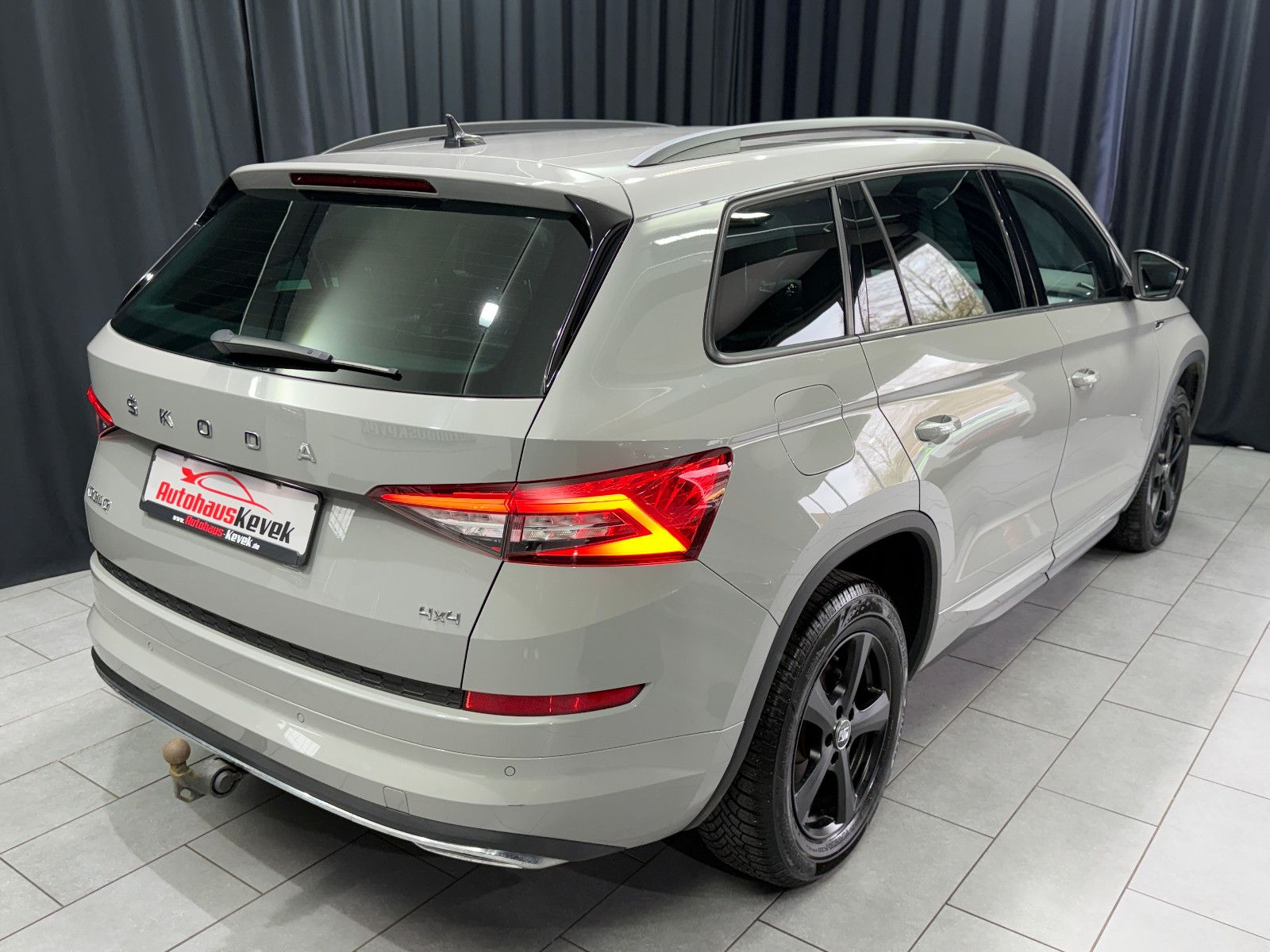 Fahrzeugabbildung SKODA Kodiaq Sportline 4x4 |7-SITZER|AHK|CANTON|NARDO