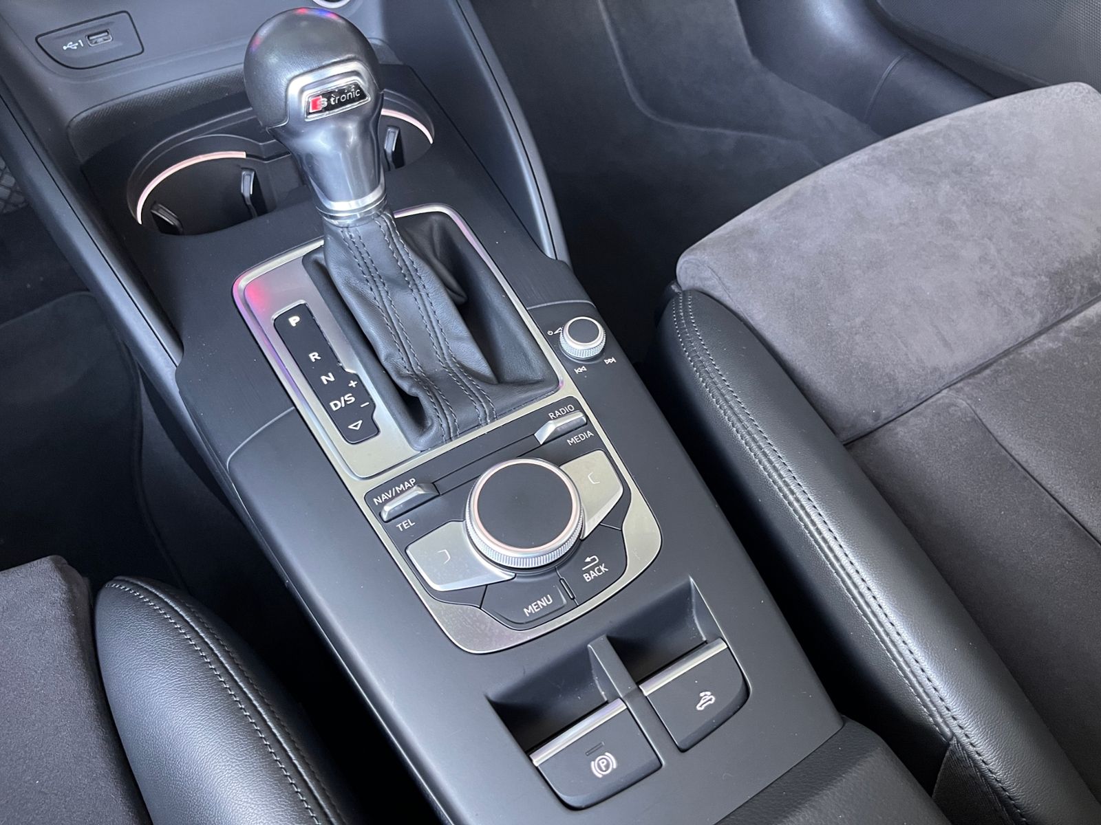 Fahrzeugabbildung Audi A3 Cabriolet sport 1.5 TFSI XENON NAVI ALU
