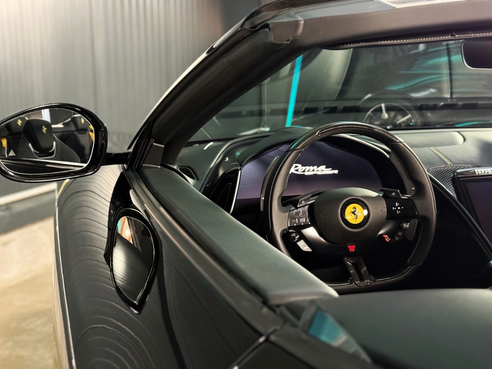 Fahrzeugabbildung Ferrari Roma Spider + Carbon + Daytona + ACC + 360 Grad