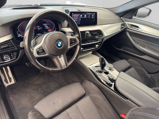 Fahrzeugabbildung BMW 520d M Sport+M Fahrwerk+Adaptive LED+CAM+HUD+DAB