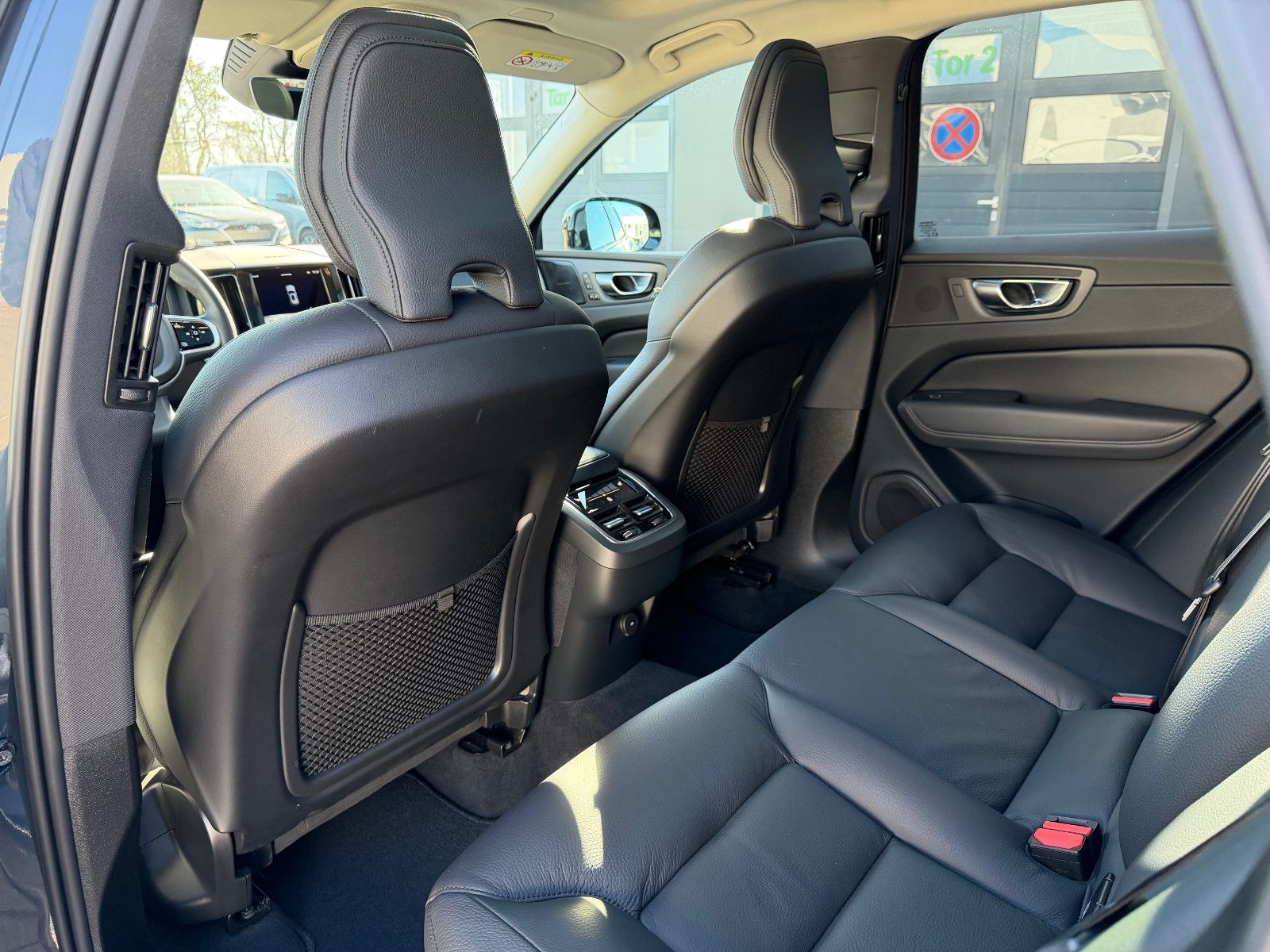 Fahrzeugabbildung Volvo XC60 B5 D Ultimate Dark AWD*STHZG*PANO*360°*ACC