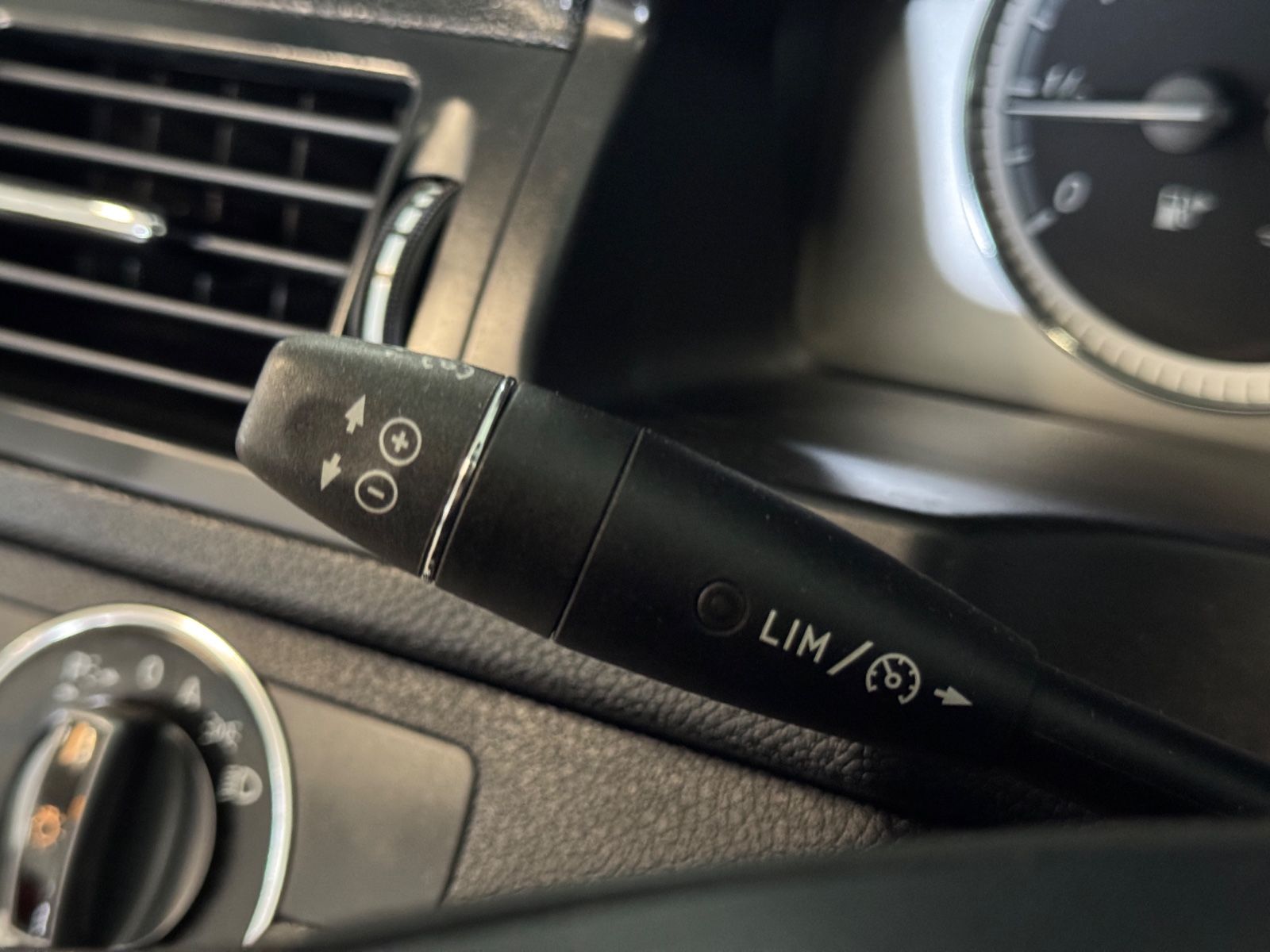 Fahrzeugabbildung Mercedes-Benz C 200 CDI AVANTGARDE AHK SHZ LEDER PTS TÜV NEU