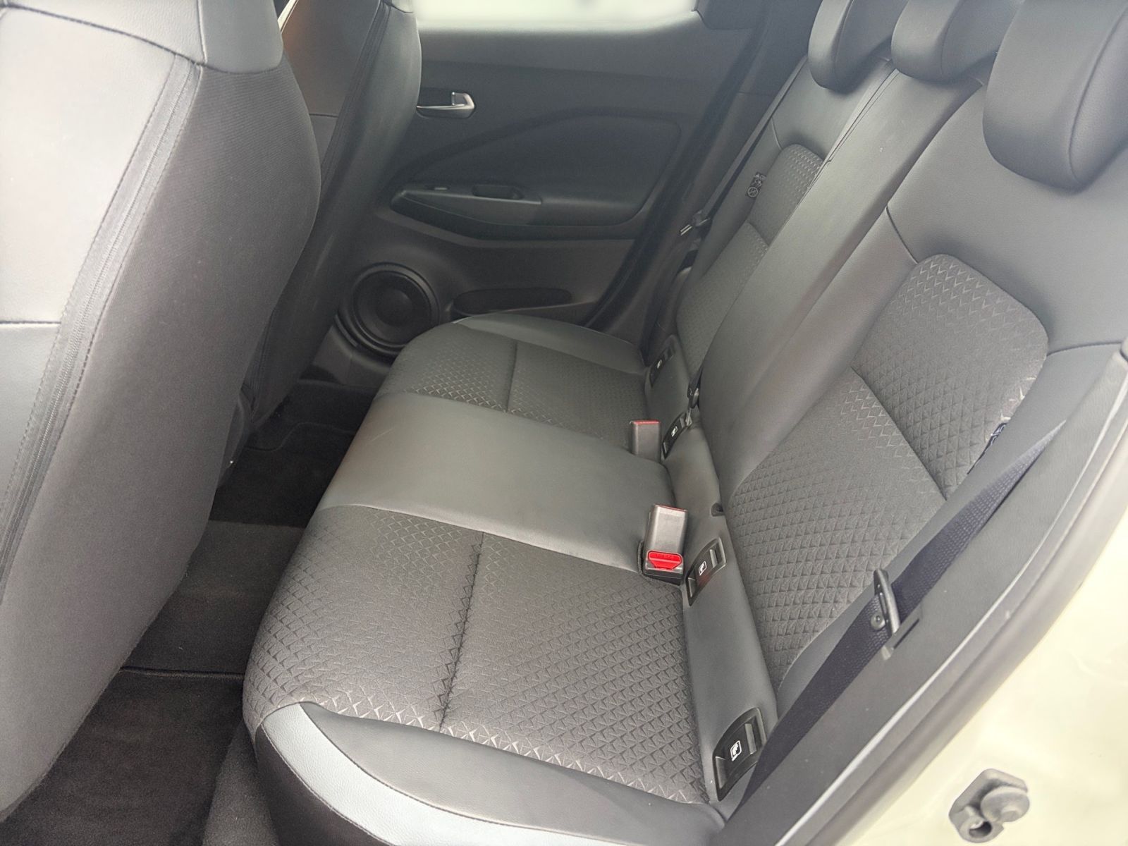 Fahrzeugabbildung Nissan Juke 1.6 Hybrid N-Connecta Hybrid