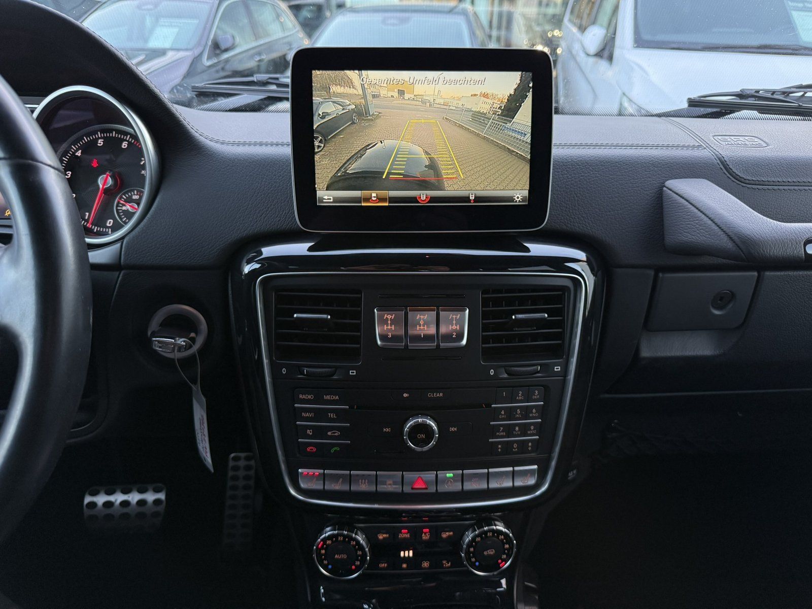 Fahrzeugabbildung Mercedes-Benz G 500 AHK*SCHIEBEDACH*STANDHEIZUNG+HARMAN-KARDON