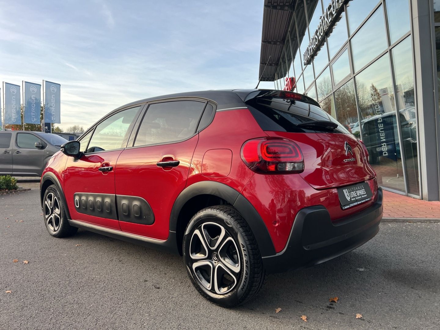 Fahrzeugabbildung Citroën C3 PT 110 S&S EAT6 Shine Pano. Navi LED CarPlay