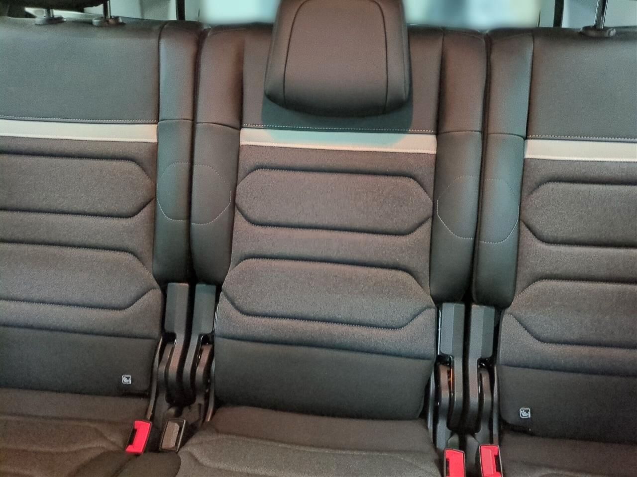 Fahrzeugabbildung Citroën C5 Aircross BlueHDi 130 EAT8 Max Automatik Navi