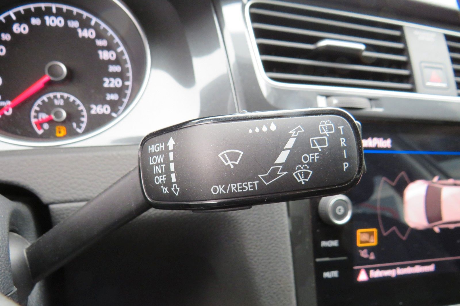 Fahrzeugabbildung Volkswagen Golf VII LIM. SITZH. TELVOR 8-FACH 4T. PDC 1.HD