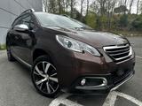 Peugeot 2008 Allure Pano Leder Tempo Navi PDC Alu Klima - Peugeot mit Diesel-Antrieb: Navigationssystem, Limousine
