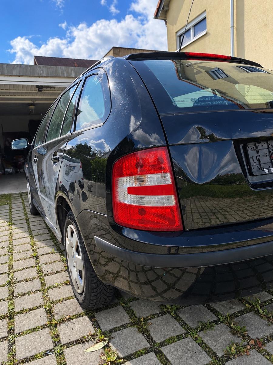 Skoda Fabia 2006 — rear view