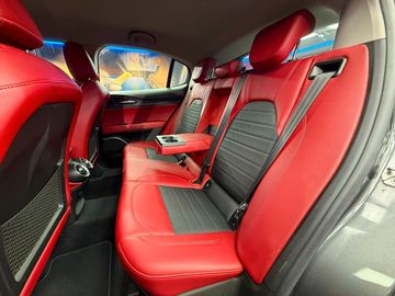 Alfa-Romeo Stelvio - 10