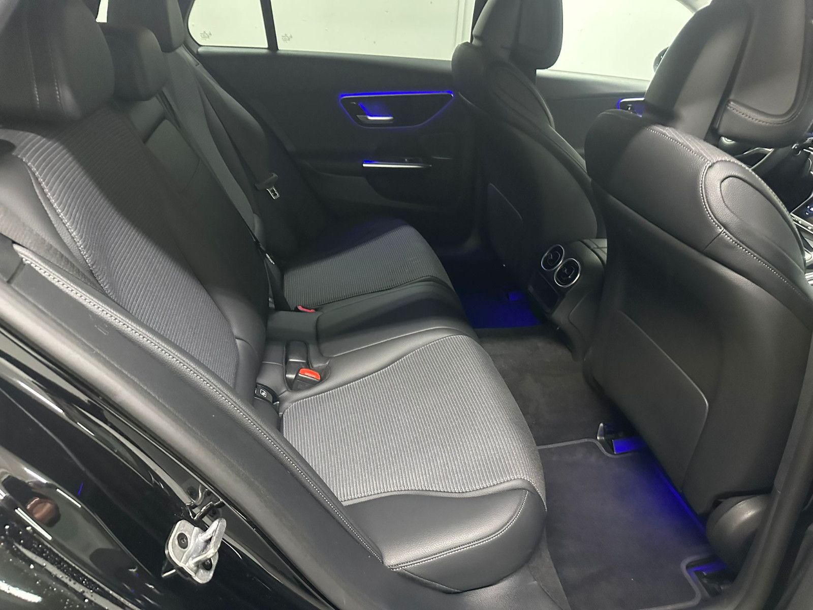 Fahrzeugabbildung Mercedes-Benz C 220 d T Autom. *AVANTGARDE*DISTRO*AHK*NIGHT