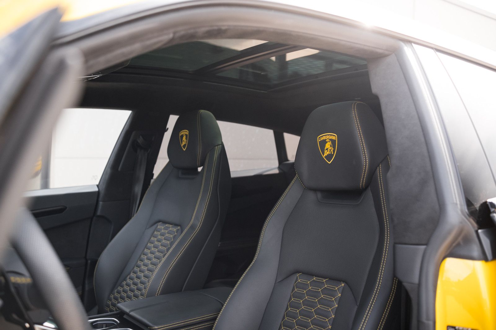 Fahrzeugabbildung Lamborghini Urus S - Carbon, 4-Sitz, B & O, HUD, Pano-Dach