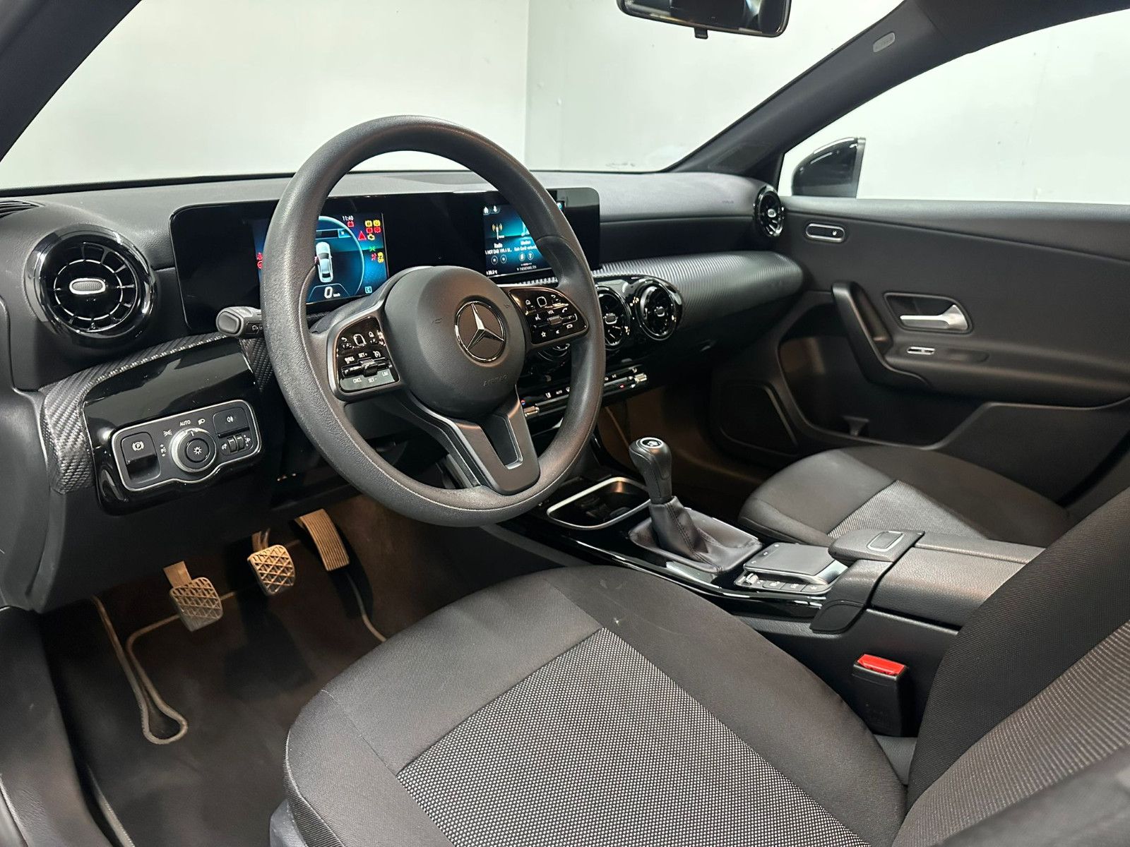 Fahrzeugabbildung Mercedes-Benz A 200 d Limousine *KAMERA*NAVI*CARPLAY*AHK*