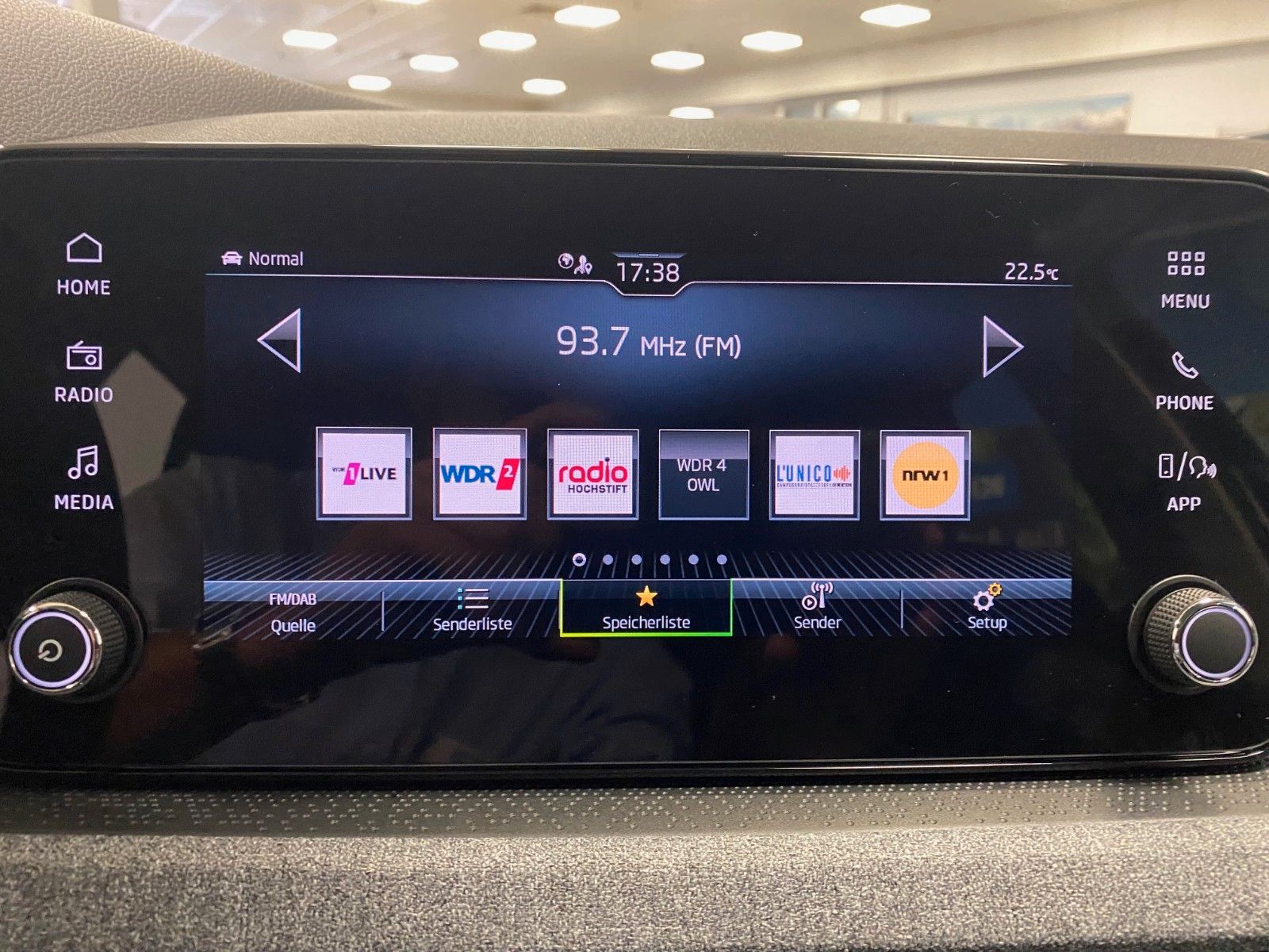 Fahrzeugabbildung SKODA Kamiq 1.0 TSI DSG Selection+KAMERA+PDC+16"Alu+BC