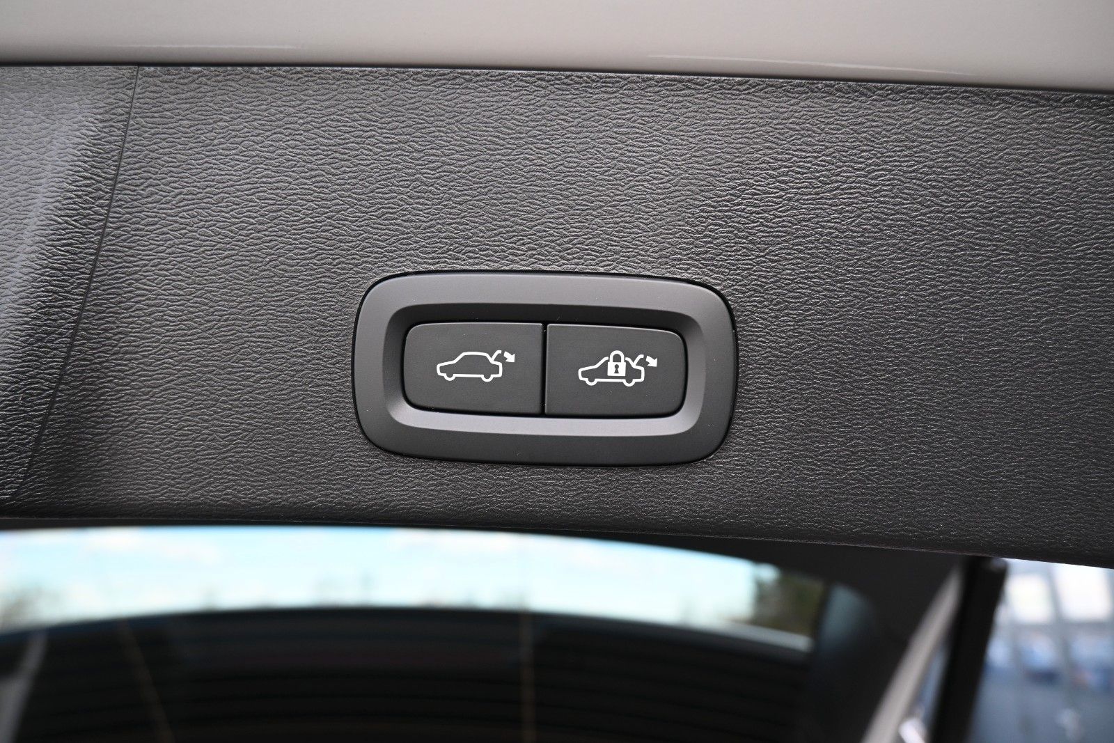 Fahrzeugabbildung Volvo XC40 B4 DKG Plus Black*STDHZG*Pixel*360°*20"