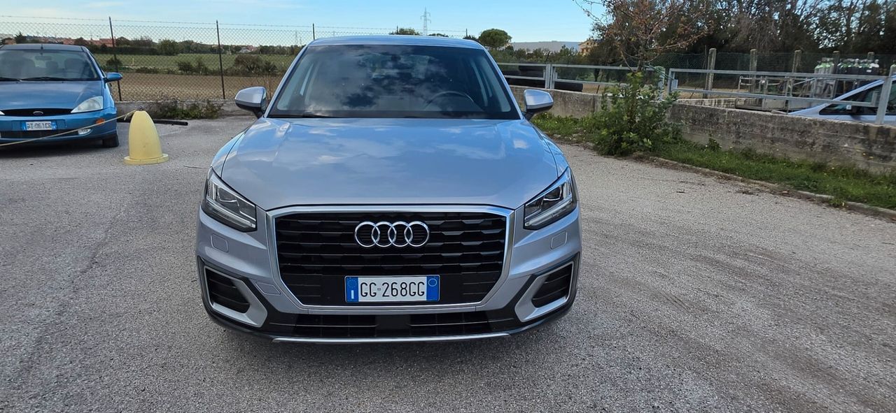 Audi Q2 30 TDI Business Design