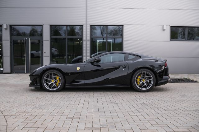 Ferrari 812 Superfast-Garantie-Lift-ohne OPF-Kofferset
