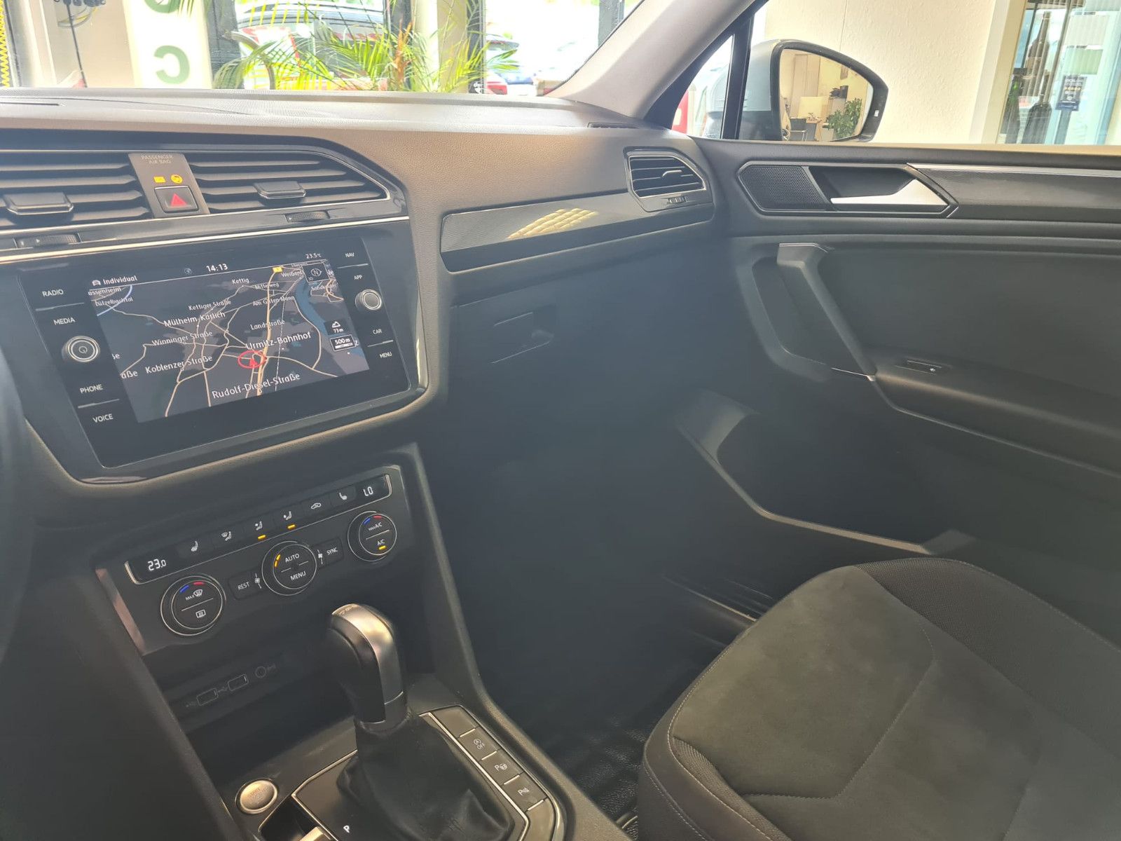 Fahrzeugabbildung Volkswagen Tiguan Allspace Highline 4Motion / LED / NAVI /
