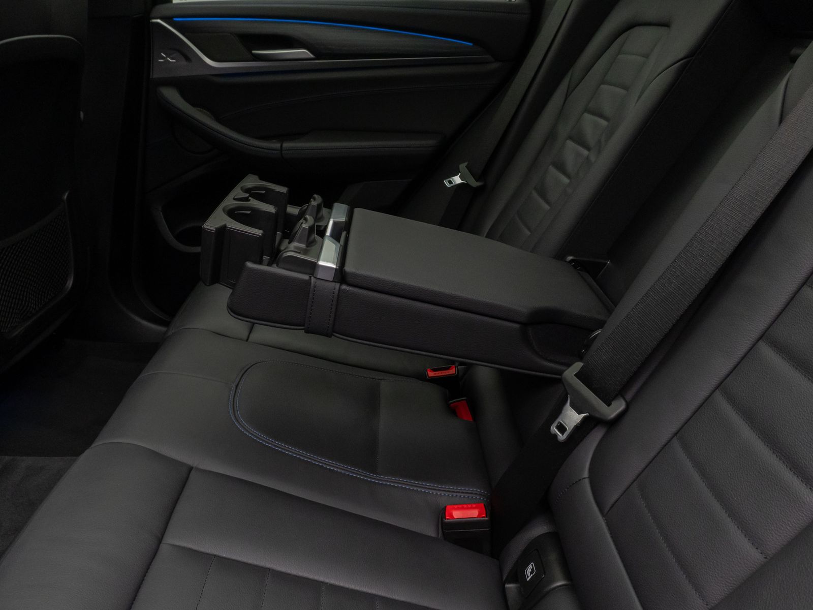 Fahrzeugabbildung BMW iX3 Impressive M Sport Panorama 360°HUD DAB H/K