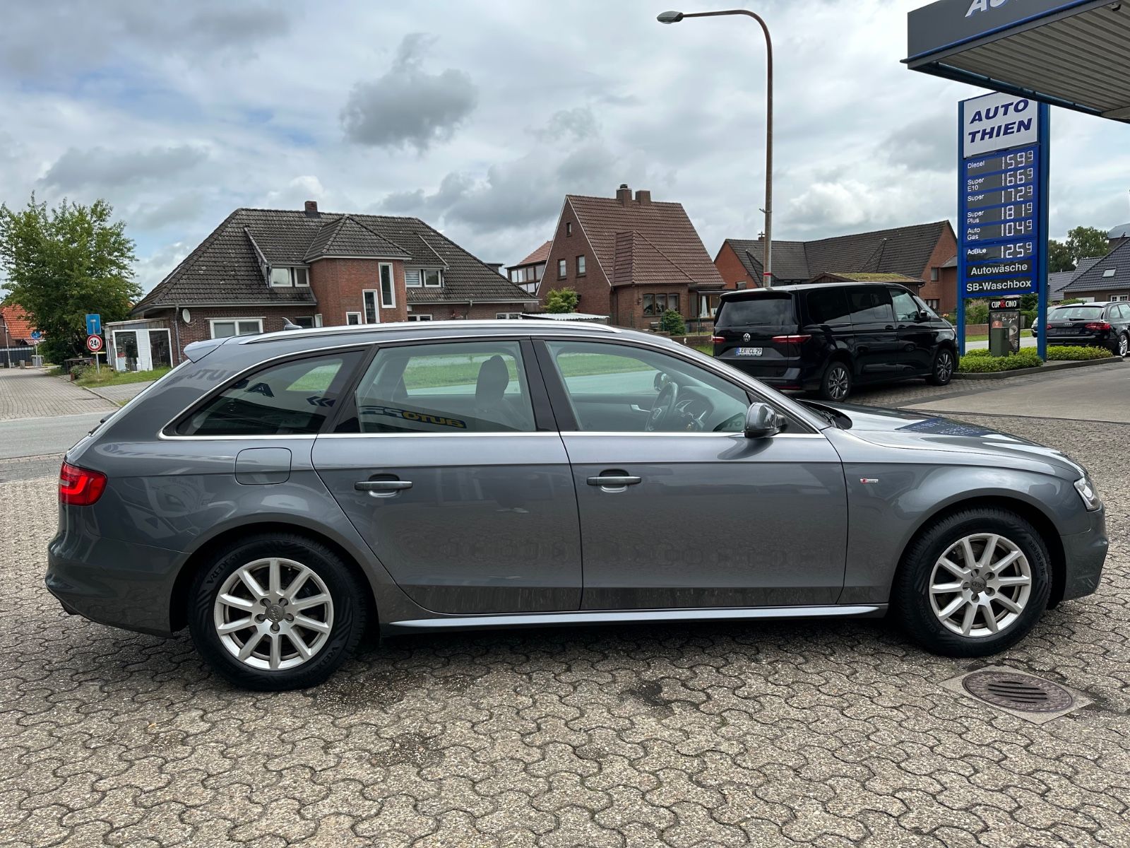 Fahrzeugabbildung Audi A4 Avant 1.8 TFSI S Line AHK/BiXenon/Navi/SHZG
