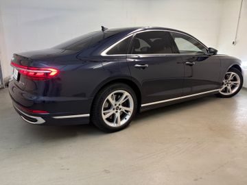 Audi A8 - 4