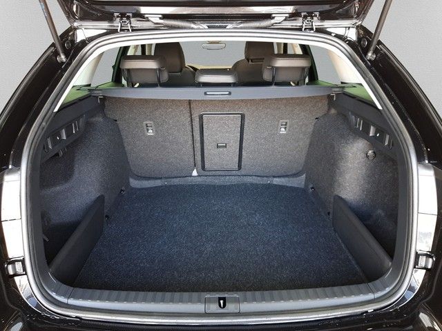 Fahrzeugabbildung Skoda Octavia Combi Selection 2.0TDI DSG PANO Lodge