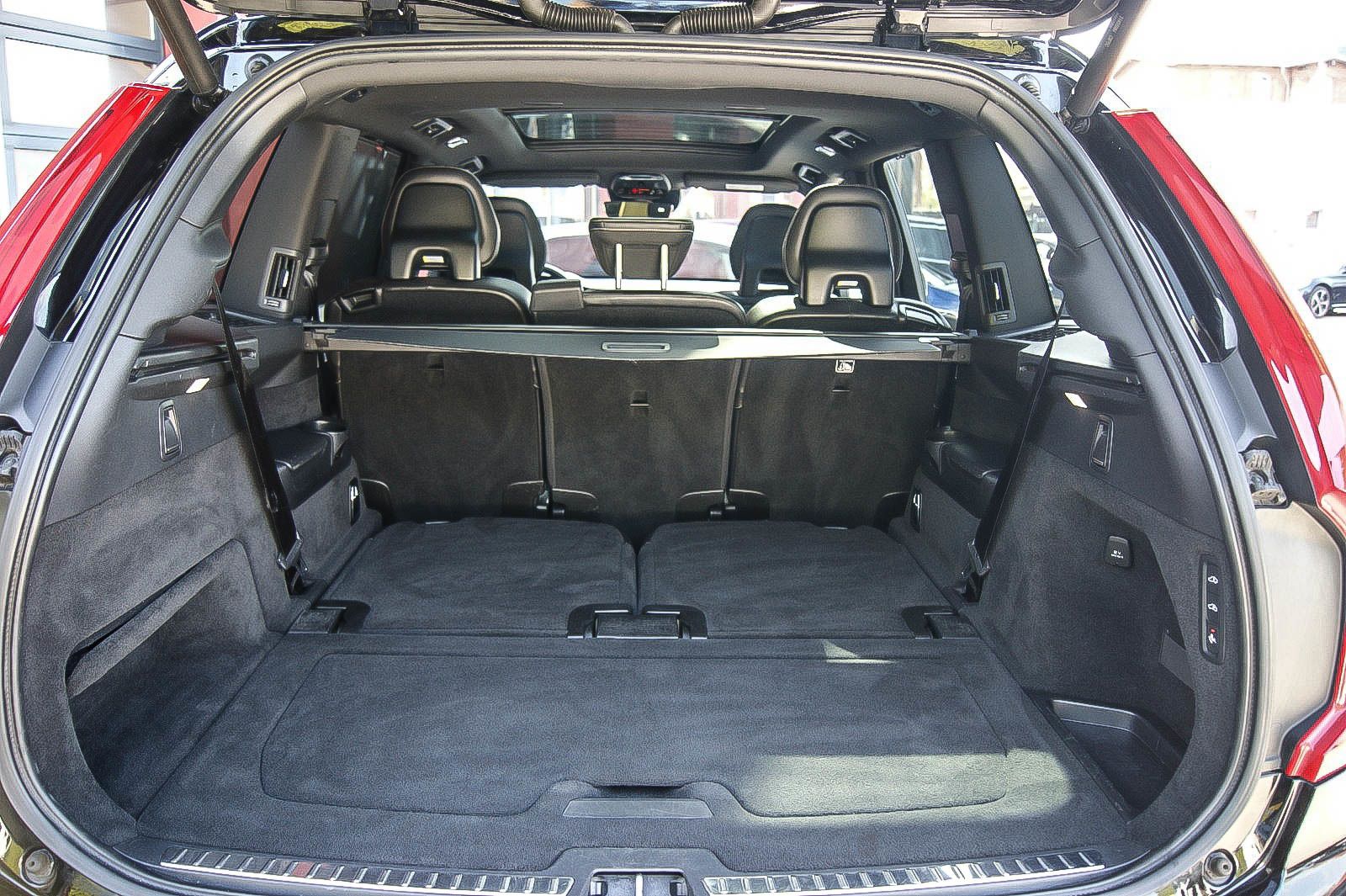 Fahrzeugabbildung Volvo XC90 T8 Hybrid R-DESIGN AWD 22-ZOLL STANDHEIZUNG