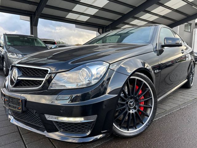 Mercedes-Benz C 63 AMG Coupe Performance Carbon Leder Panorama