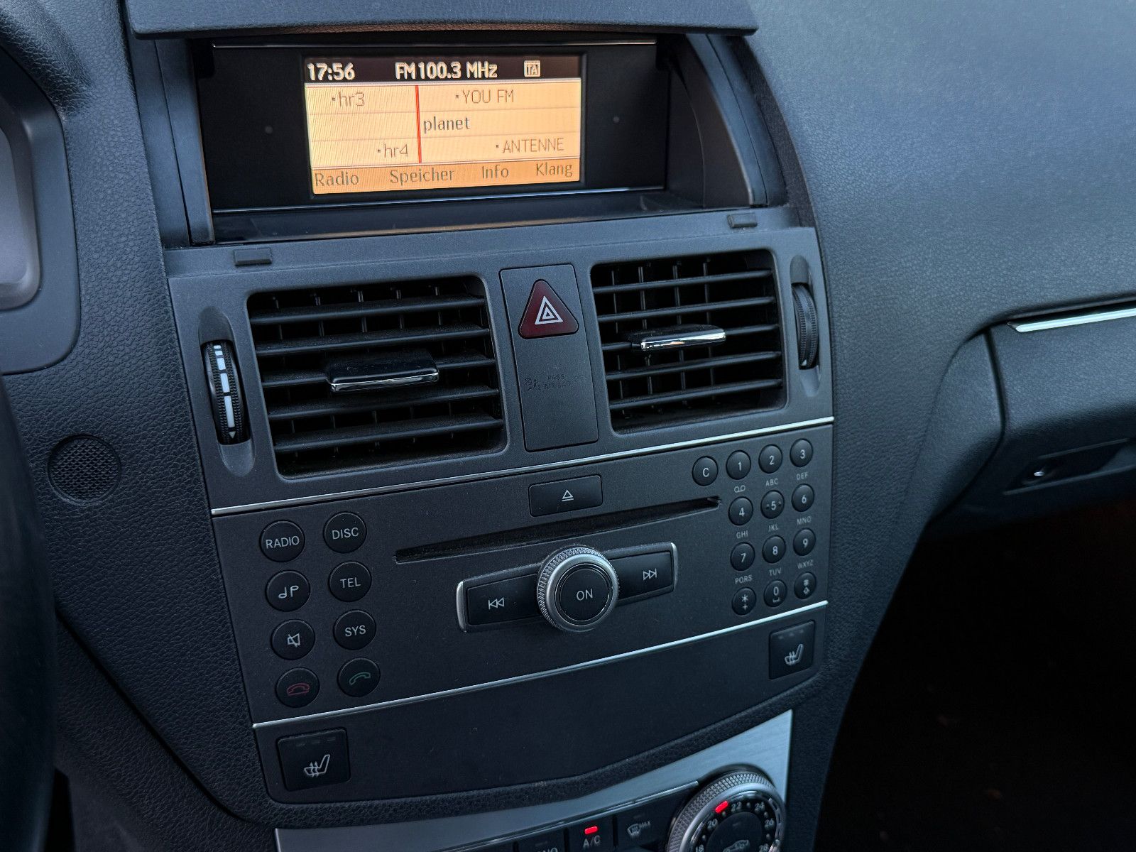 Fahrzeugabbildung Mercedes-Benz C 200 T CGI BlueEff Avantgarde Aut AHK GRA SHZ