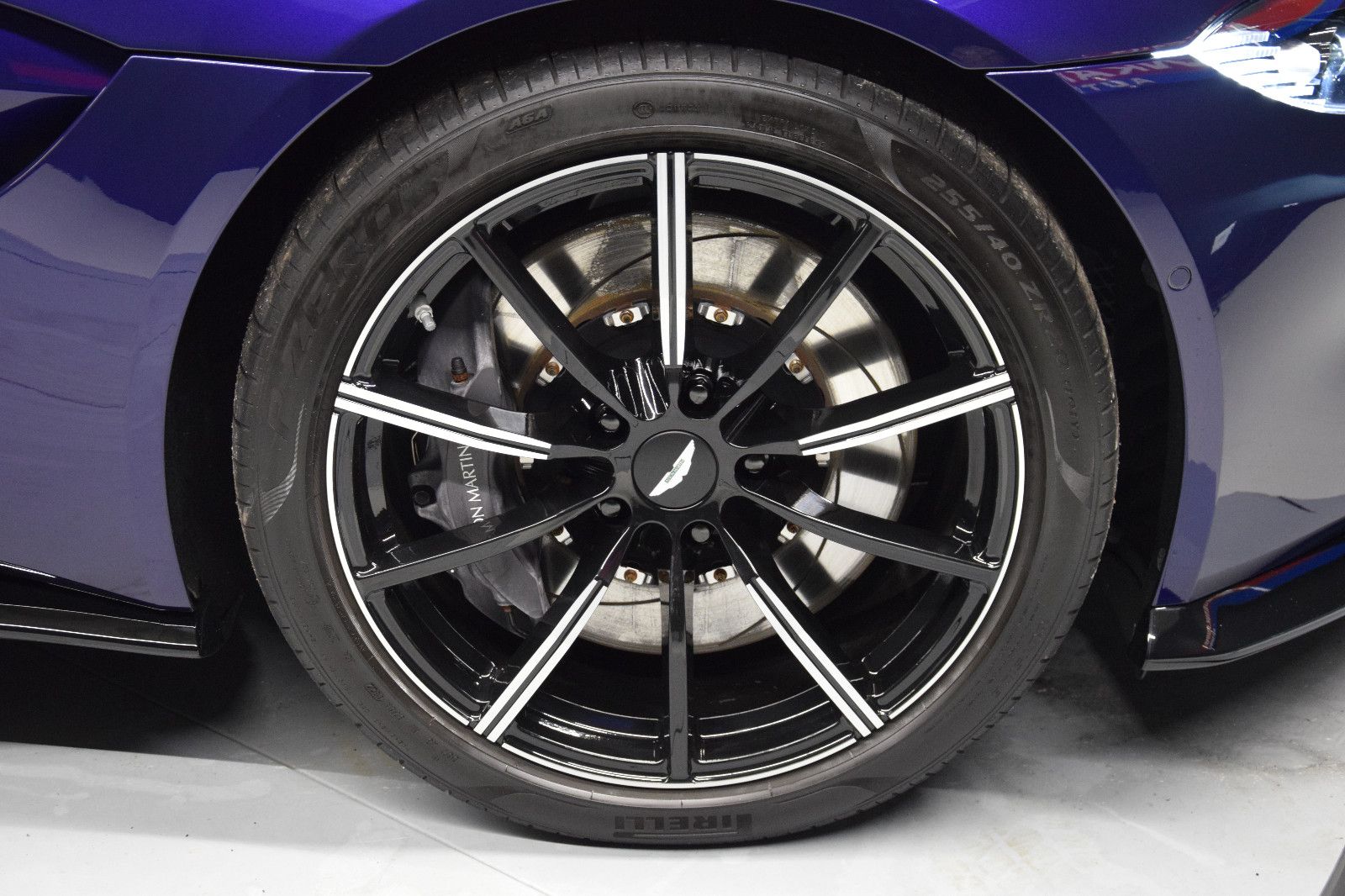 Fahrzeugabbildung Aston Martin V8 Vantage 4.0 V8 02/2027 Garantie