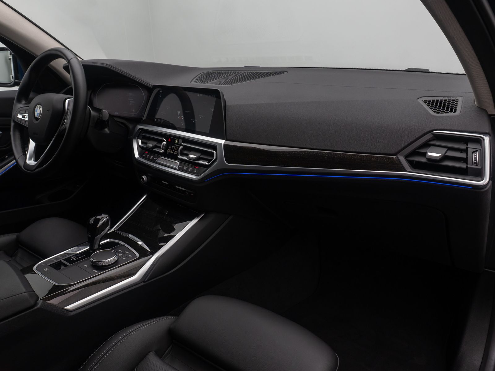 Fahrzeugabbildung BMW 318d Luxury Line DAB Alarm Geschwindigreg HiFi