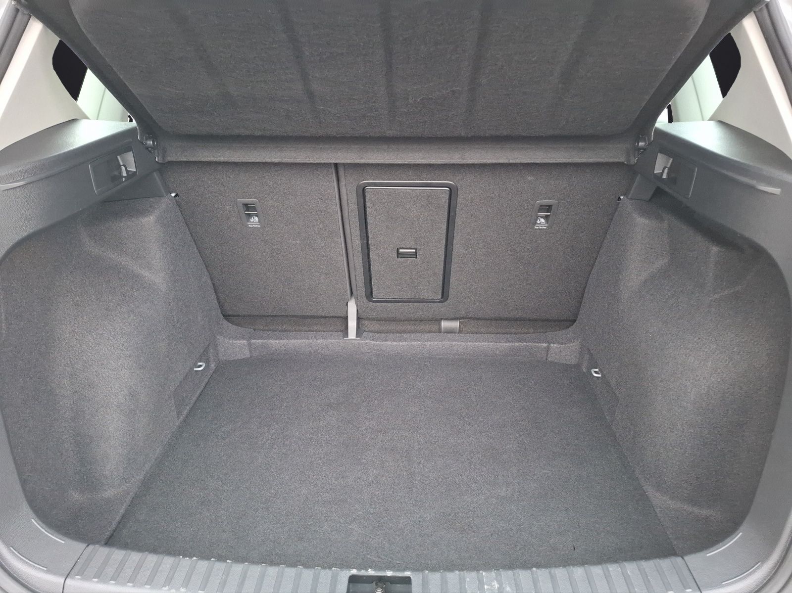 Fahrzeugabbildung SEAT Ateca TSI Style LED AHK Navi GRA PDC SH LM