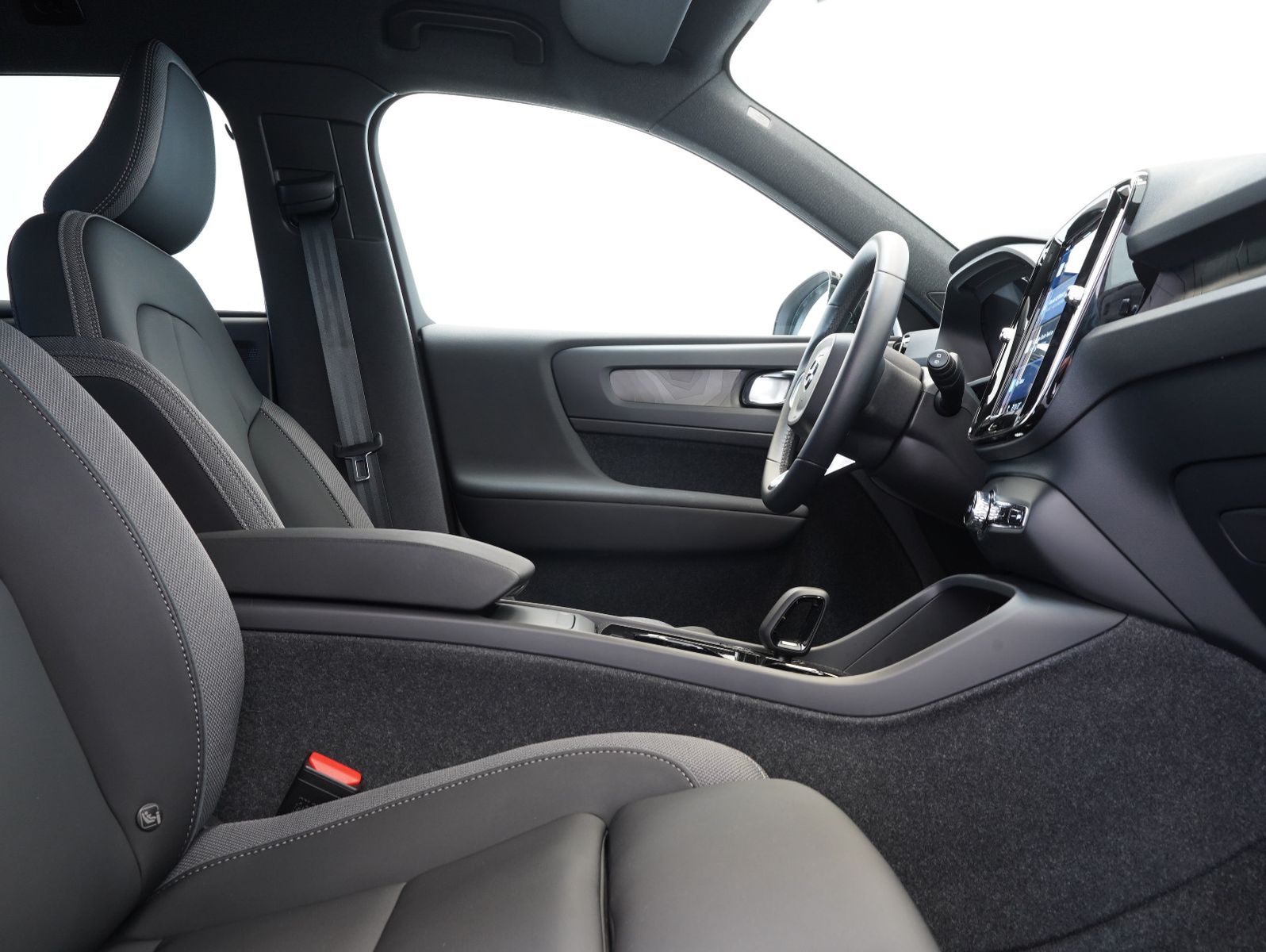 Fahrzeugabbildung Volvo XC40 Core Recharge Pure Electric AWD