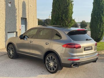 Porsche Cayenne - 10