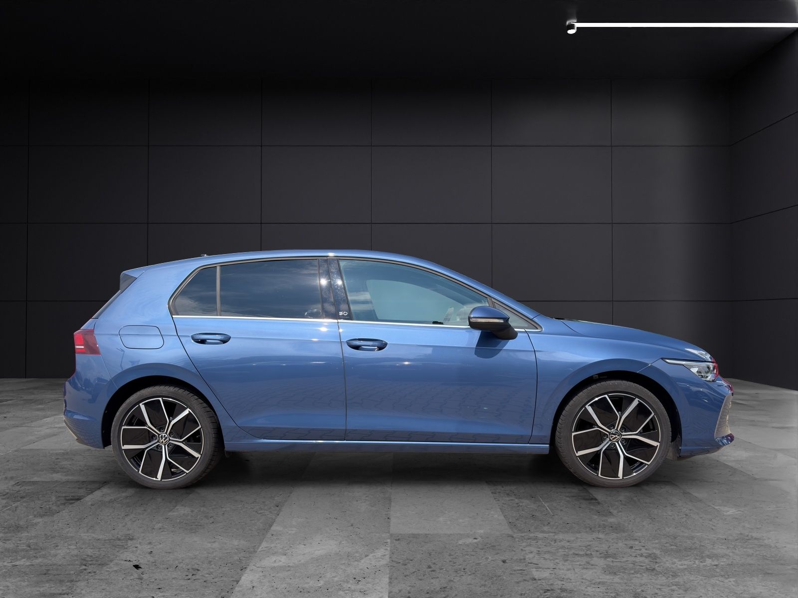 Fahrzeugabbildung Volkswagen Golf VIII EDITION 50 Matrix Navi ACC AHK PANO HU
