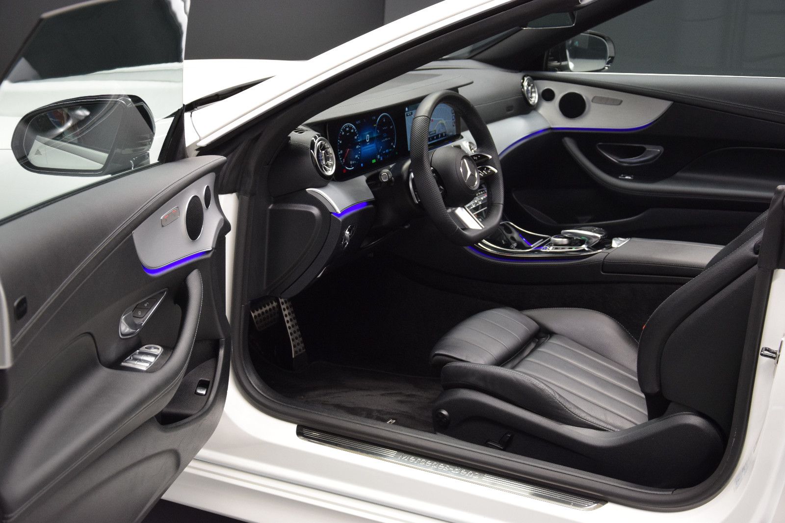Fahrzeugabbildung Mercedes-Benz E 200 Cabrio 1.Hand AMG LED NAVI Ambiente Leder