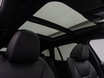 Fahrzeugabbildung BMW 330e M Sport Panorama Kamera HUD DAB HiFi Komfor