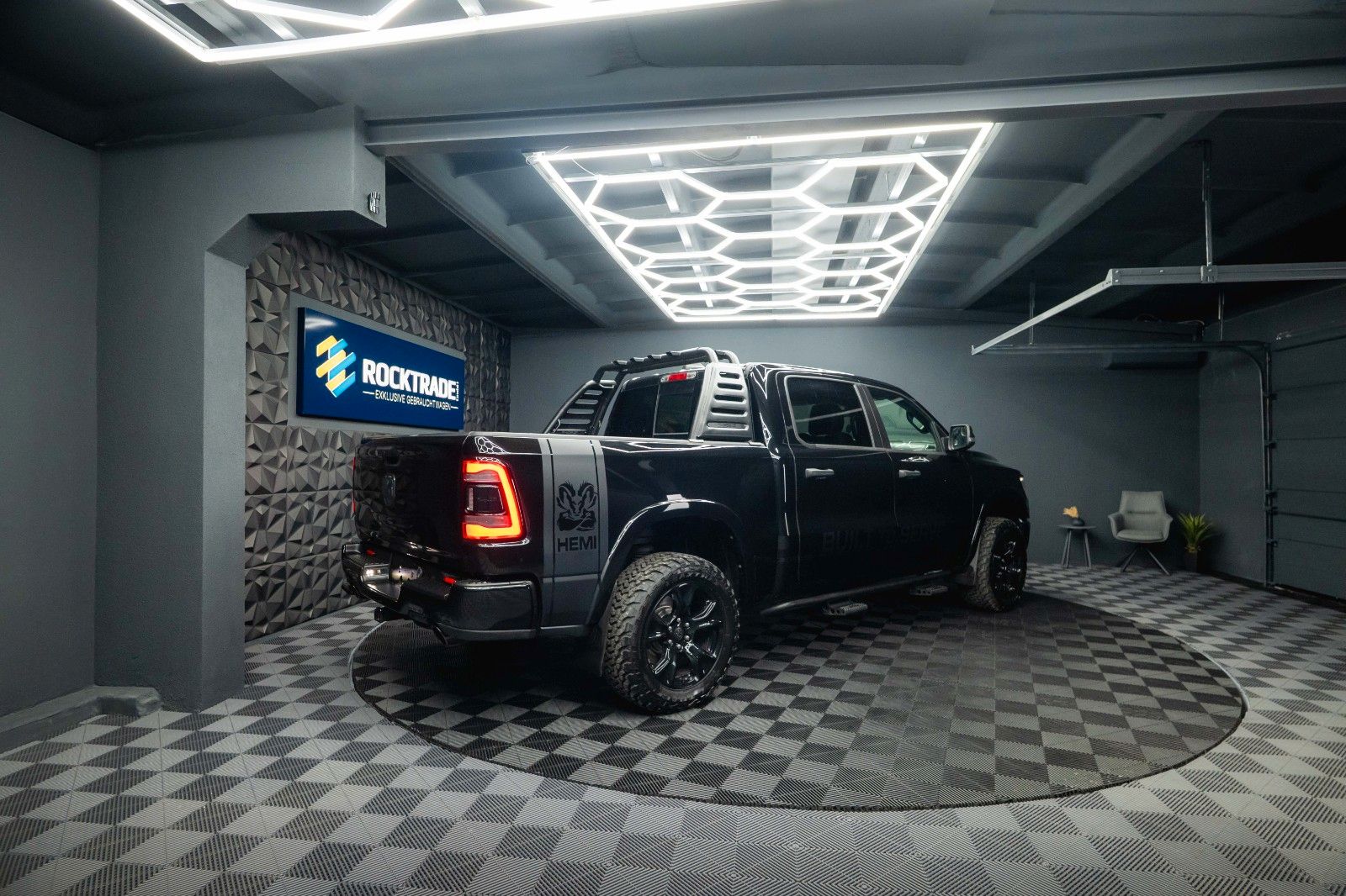 Fahrzeugabbildung Dodge RAM 5.7 V8 HEMI 4x4 Built to Serve AXLE LOCK FOX