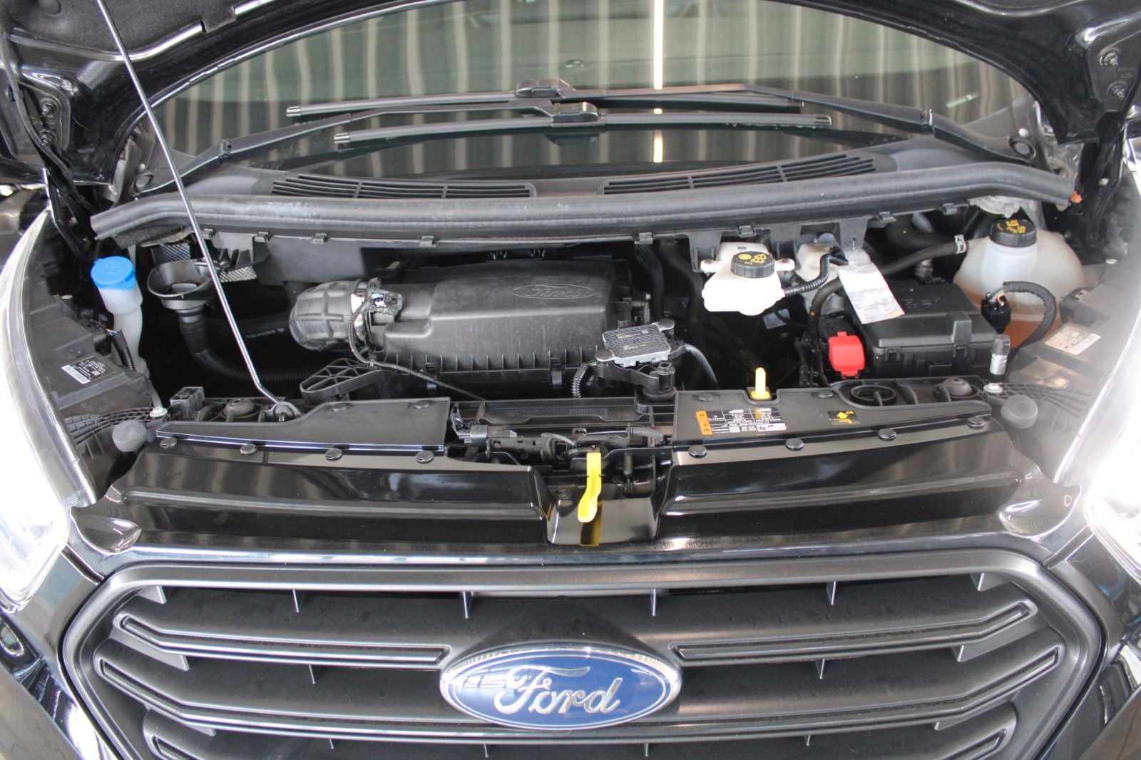 Fahrzeugabbildung Ford Ford Nugget PLUS Aufstelldach Aut WC Markise AHK