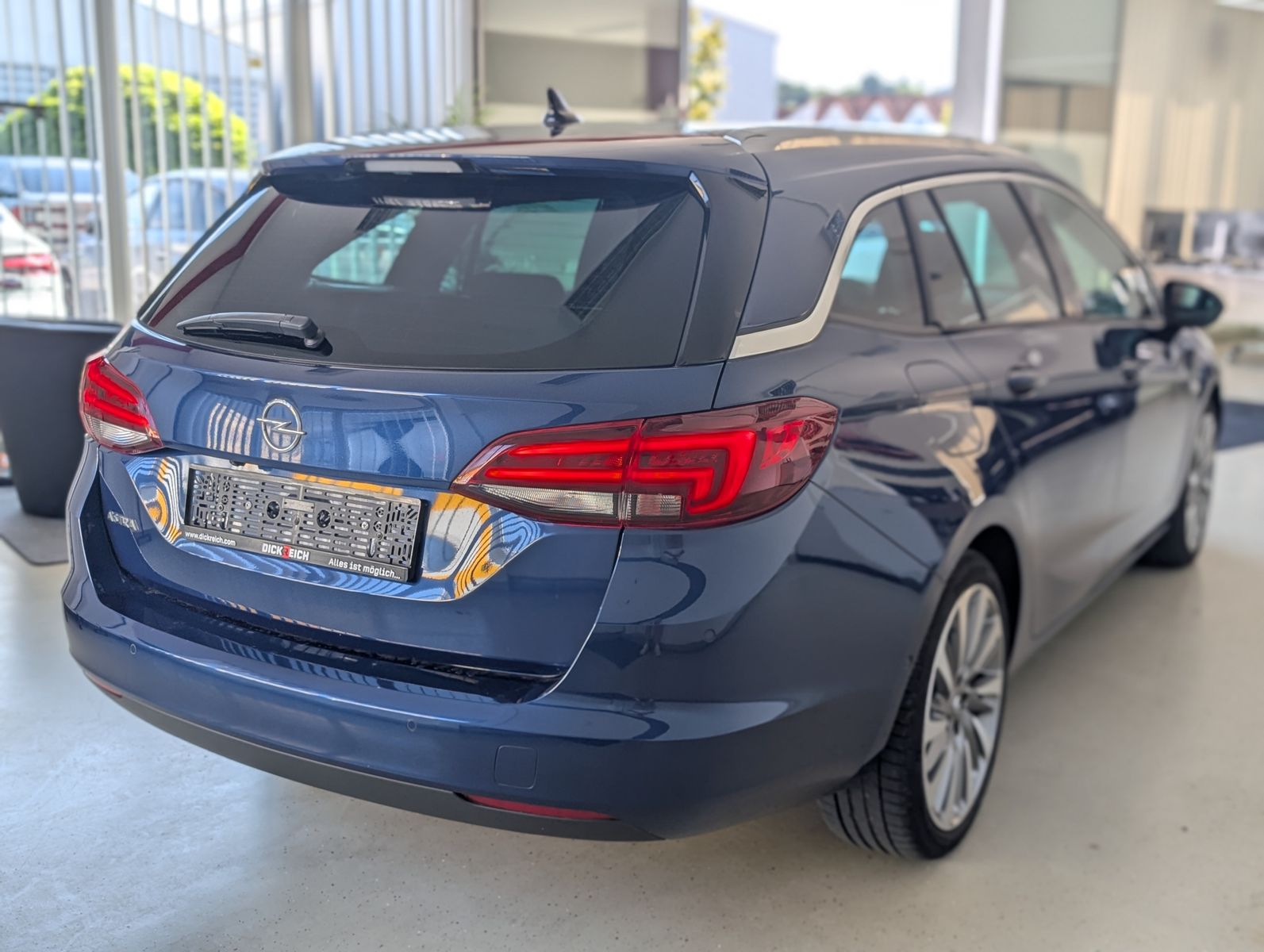 Fahrzeugabbildung Opel Astra Elegance PANORAMA LEDER MASSAGE MEMO 18"