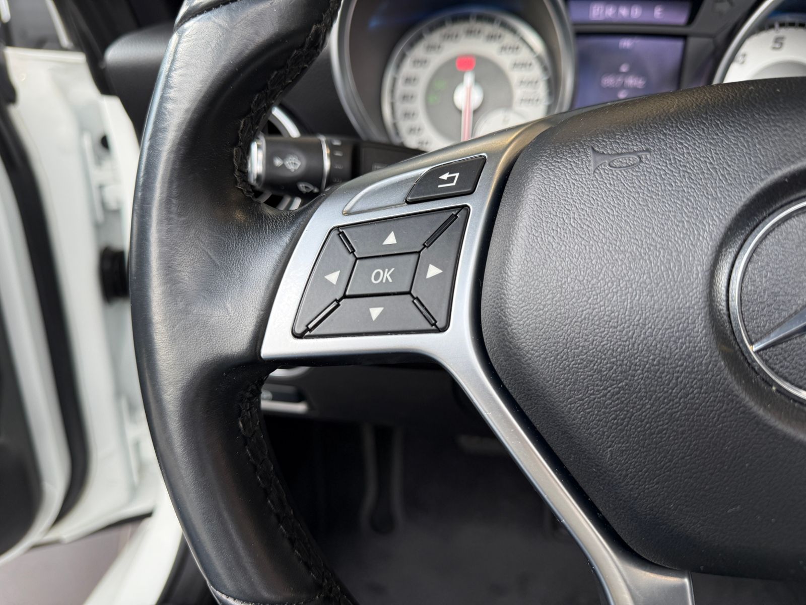 Fahrzeugabbildung Mercedes-Benz SLC 200 NAVI AIRSCARF ALU