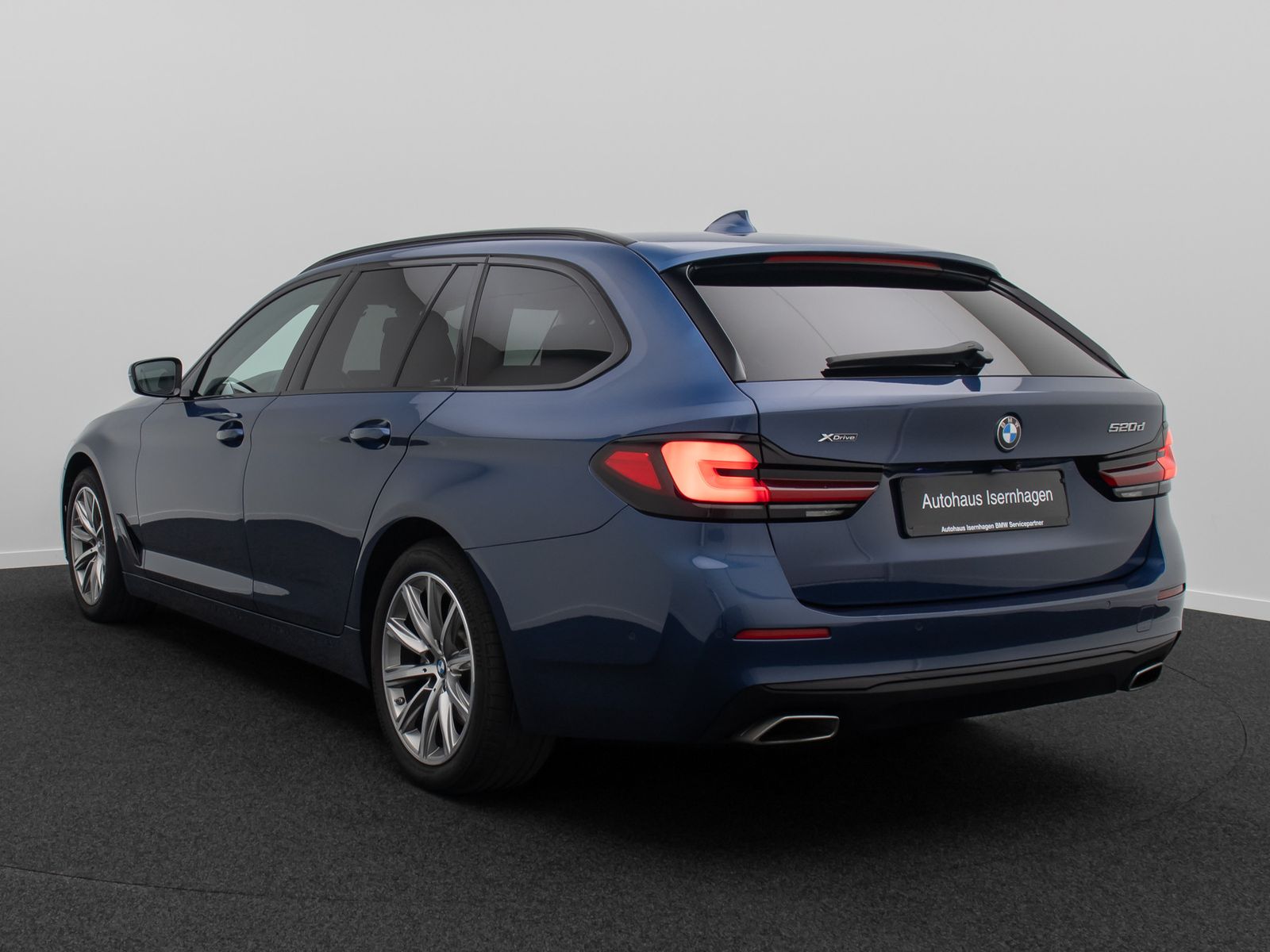 Fahrzeugabbildung BMW 520d xD DAB HUD Kamera Alarm Panoram Leder Sport