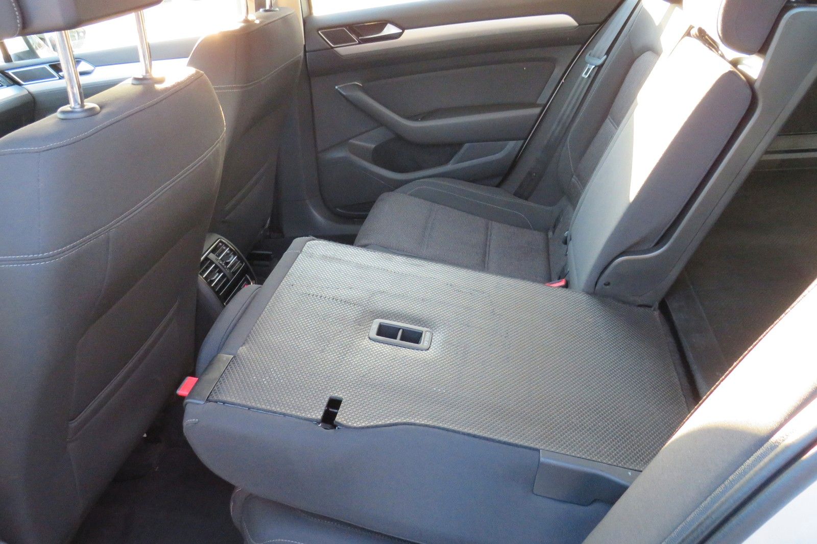 Fahrzeugabbildung Volkswagen Passat Variant Comfortline TDI DSG AHK NAVI