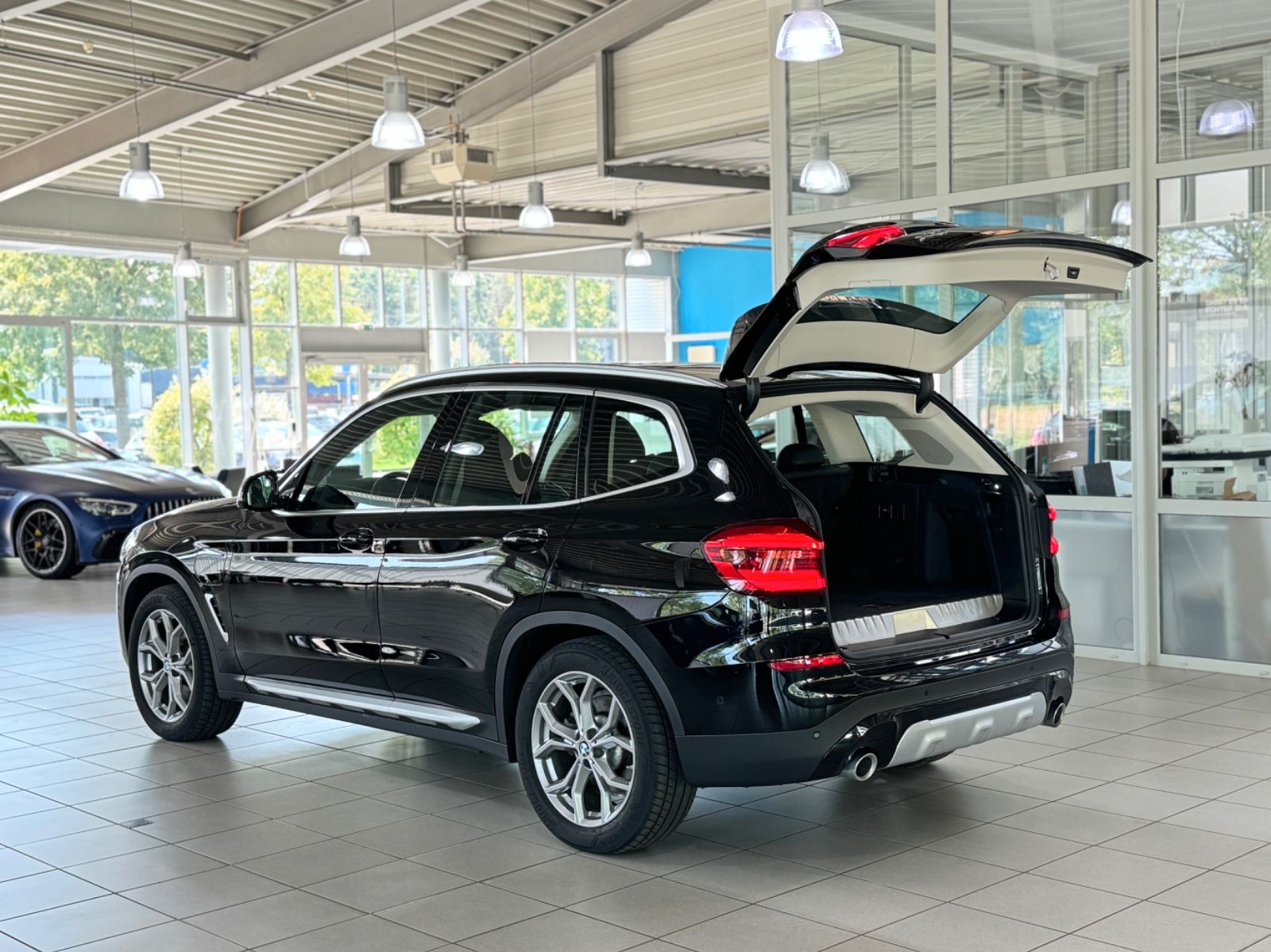 Fahrzeugabbildung BMW X3 xD30e xLine HUD Kamera  DAB Cockpit H/K Sport