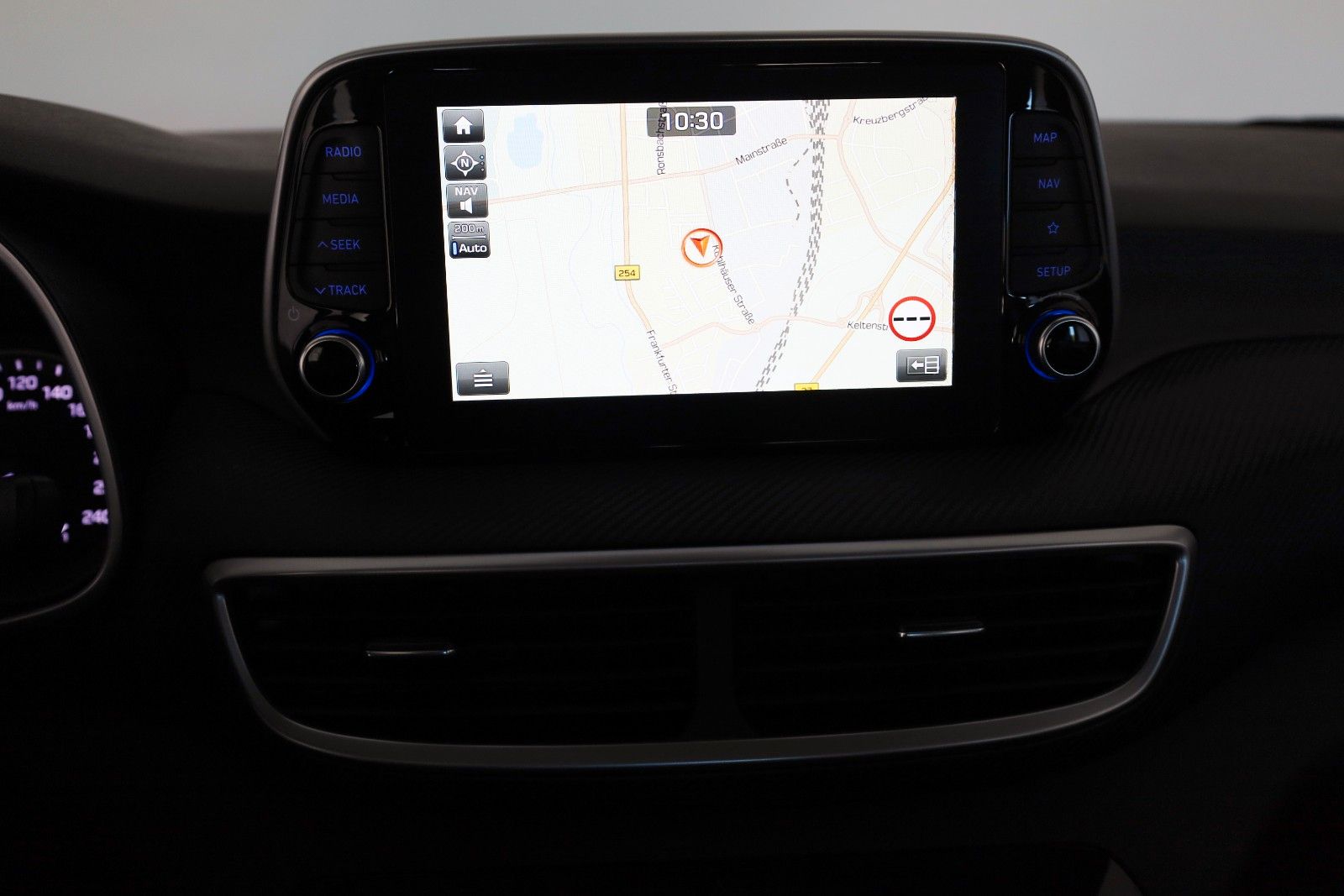 Fahrzeugabbildung Hyundai Tucson Advantage 2WD Navi,LED,SH,Kamera,SR+WR
