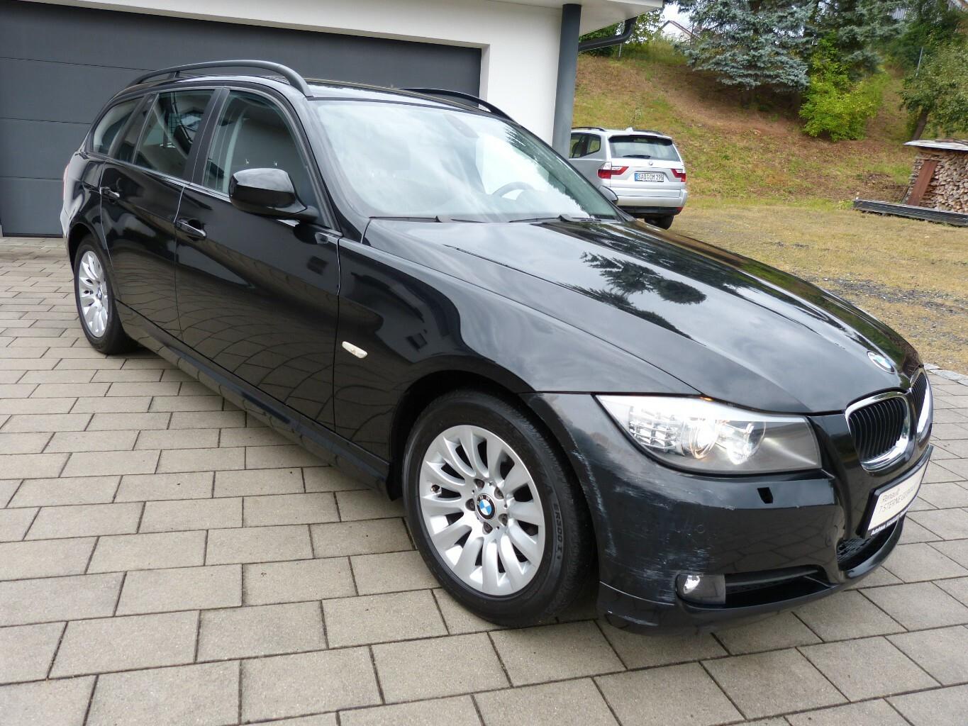 BMW 320 2009 — interior