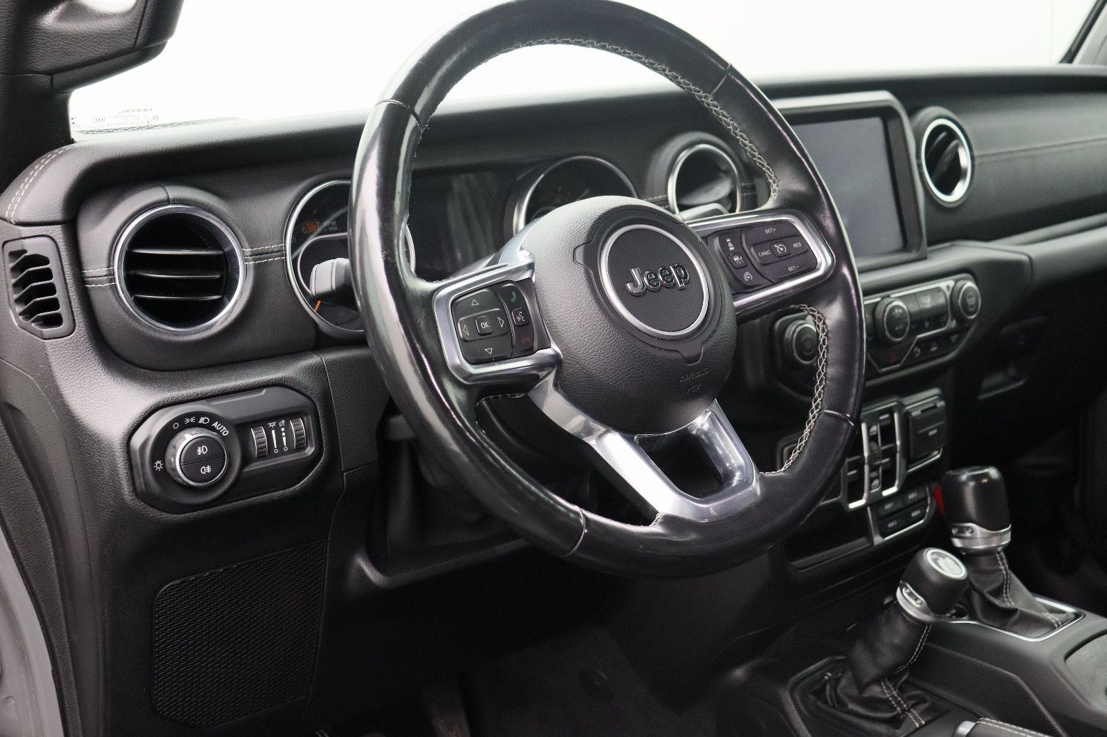 Fahrzeugabbildung Jeep Wrangler 2.0 T-GDI Unlimited Sahara Overland