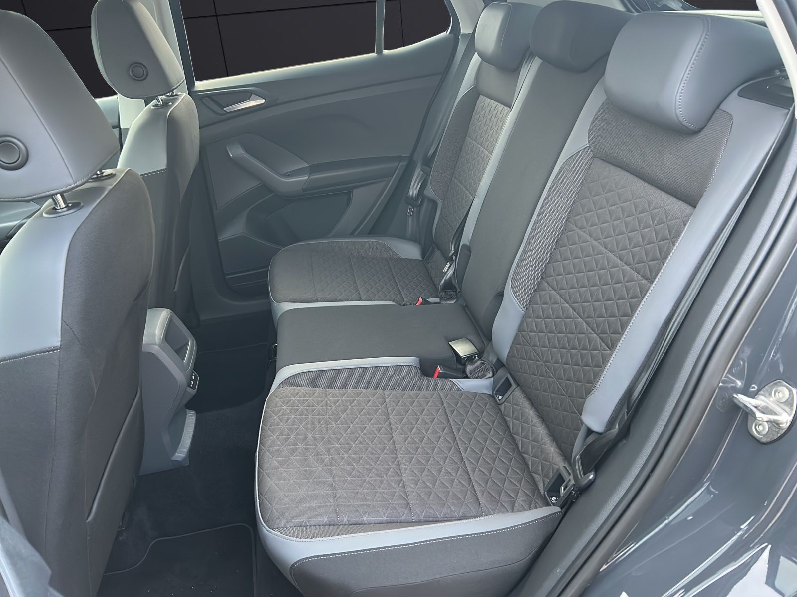 Fahrzeugabbildung Volkswagen T-Cross TSI Style DSG LED AID ACC Park-Assist SH