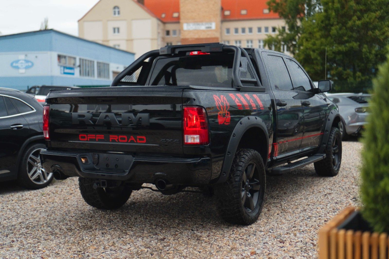 Fahrzeugabbildung Dodge RAM 5.7 V8 HEMI 4x4 OFFROAD Night-Paket *LED*AHK