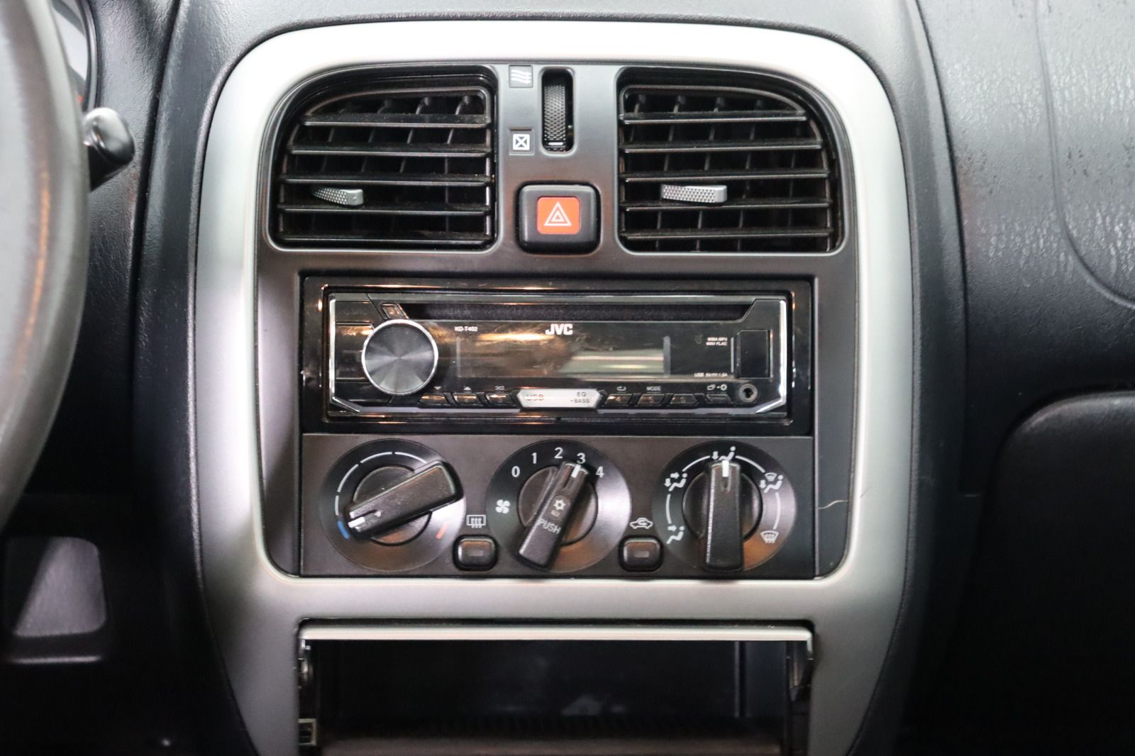 Fahrzeugabbildung Mitsubishi Carisma 1.6 Avance Automatik * HU/AU 03.28